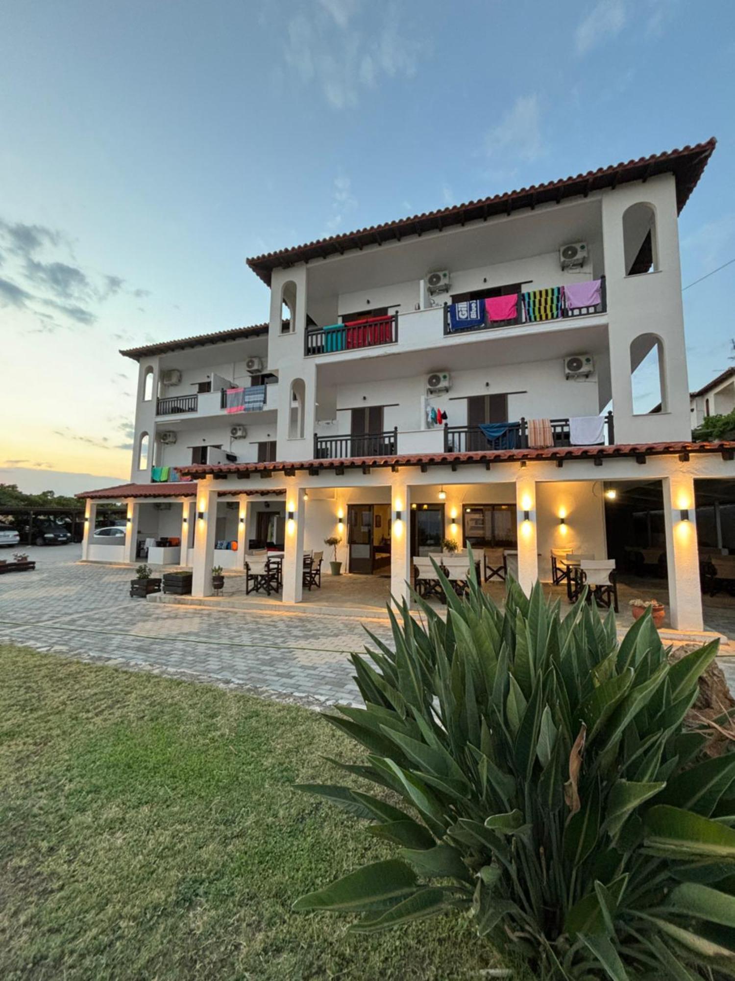 Hotel Avra Ouranoupoli Exteriör bild